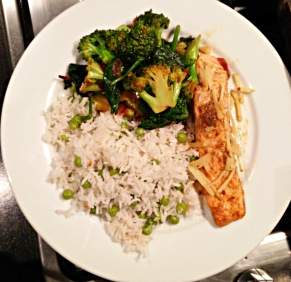 Baked salmon with spicy vegetables, rice and peas