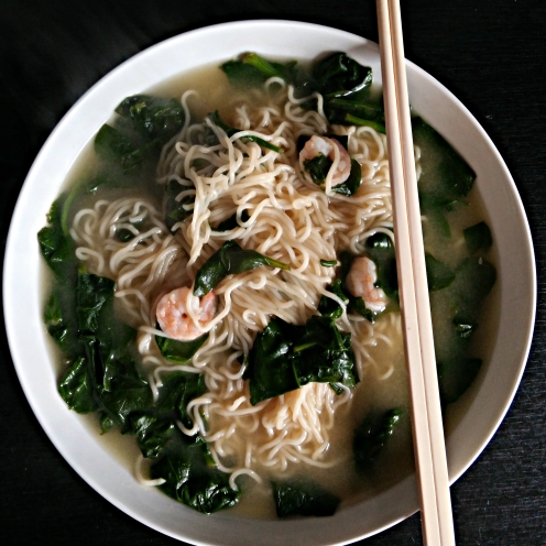Ramen noodles with king prawns and spinach